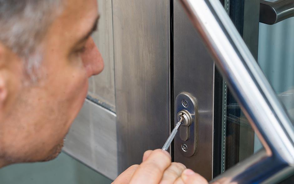 ouvrir une porte sans clé Paris 14
